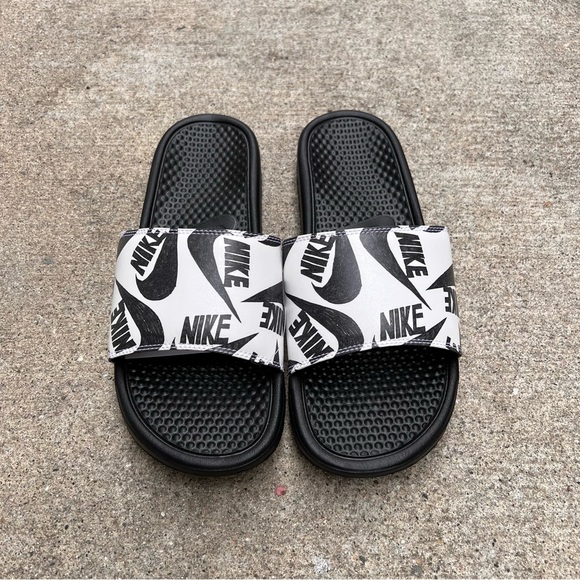 NIKE BENASSI SLIDES JUST DO IT BLACKS WHITES SWOOSH PRINTS - Picture 2 of 5